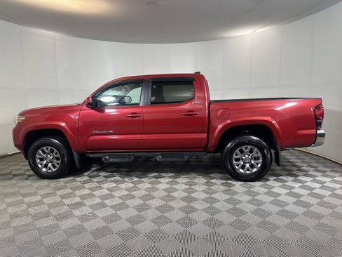 Used 2018 Toyota Tacoma SR5 image 3