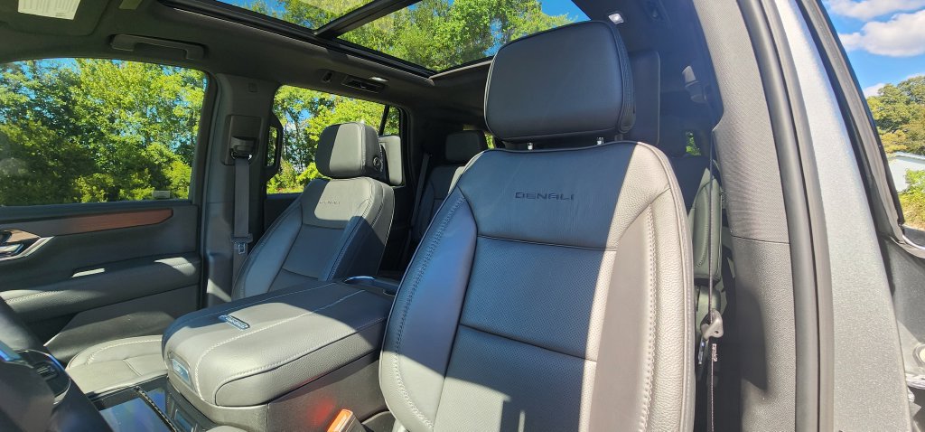 Used 2025 GMC Yukon Denali w/ Denali Reserve Package AWD/4WD image 19