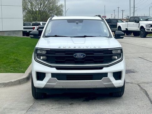 Certified 2025 Ford Expedition Platinum AWD/4WD image 8