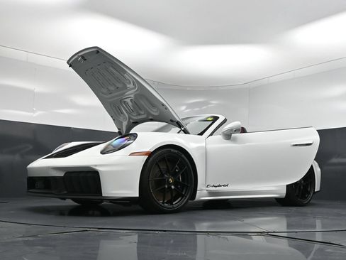 Used 2026 Porsche 911 Carrera GTS RWD image 36