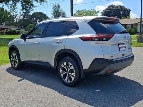 Used 2021 Nissan Rogue SV w/ Premium Package AWD/4WD image 4