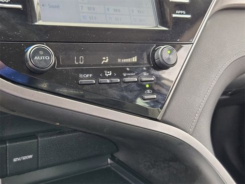 Used 2019 Toyota Camry SE image 19