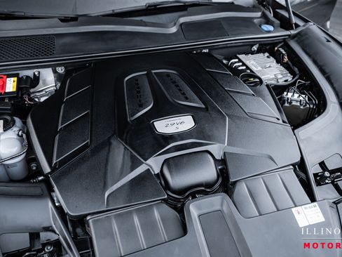 Used 2019 Porsche Cayenne S image 42