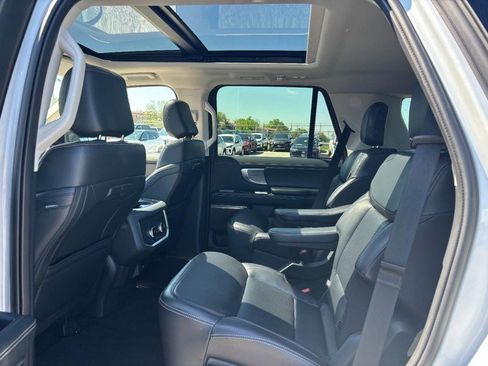 Used 2025 Ford Expedition Platinum image 14