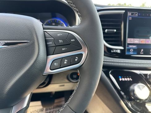 New 2026 Chrysler Pacifica Select image 26