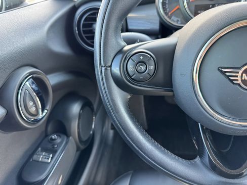 Used 2021 MINI Cooper 2-Door Hardtop FWD image 17