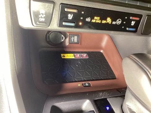 Used 2025 Toyota RAV4 Limited w/ Advanced Technology Package AWD/4WD image 20