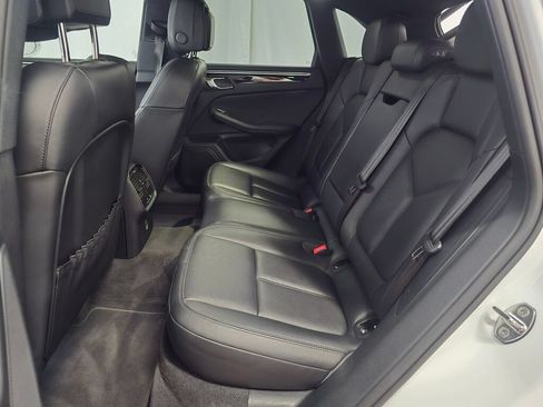Certified 2024 Porsche Macan AWD/4WD image 20