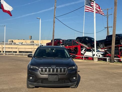 Used 2019 Jeep Cherokee Latitude Plus w/ Comfort/Convenience Group FWD image 5