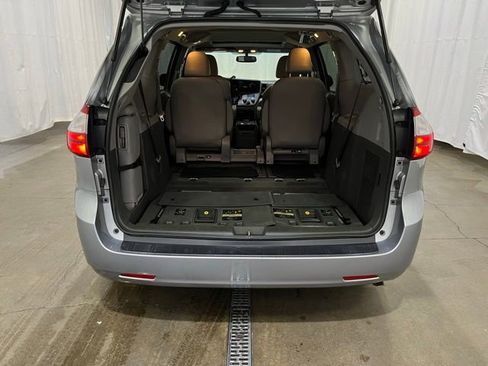 Certified 2017 Toyota Sienna XLE FWD image 13