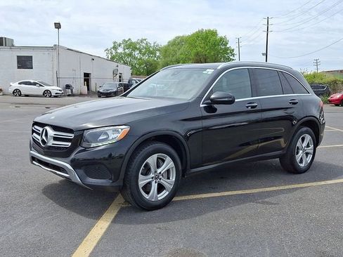 Used 2018 Mercedes-Benz GLC 300 4MATIC image 3