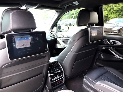 Used 2020 BMW X7 M50i w/ Dynamic Handling Package AWD/4WD image 21