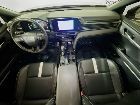 Used 2025 Toyota Camry SE image 24