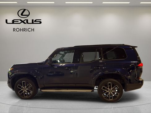Used 2024 Lexus GX 550 w/ Accessory Package (Z1) AWD/4WD image 9