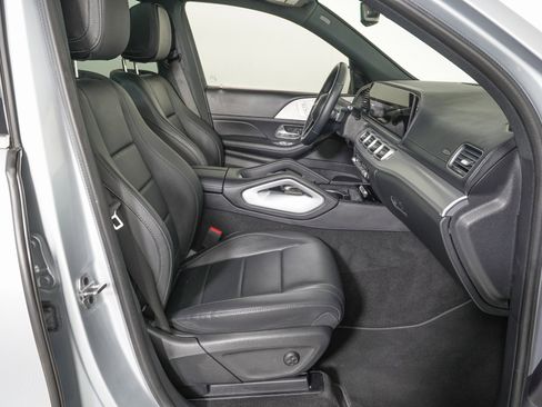 Used 2024 Mercedes-Benz GLS 450 4MATIC image 9