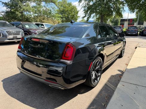 Used 2022 Chrysler 300 Touring L w/ Comfort Group RWD image 5