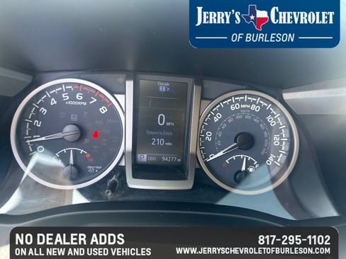 Used 2020 Toyota Tacoma SR5 w/ SR5 Appearance Package (SM) RWD image 8