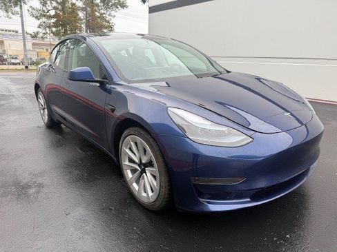 Used 2022 Tesla Model 3 Standard Range Plus image 2