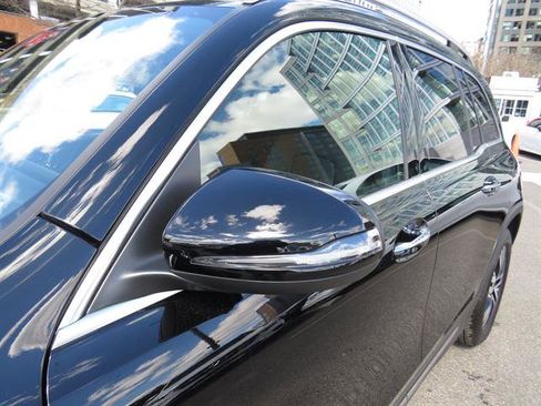 Used 2025 Mercedes-Benz GLB 250 GLB 250 4MATIC image 23