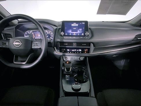 Used 2025 Nissan Rogue SV image 15