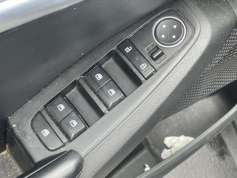 Used 2021 Kia Seltos S FWD image 16