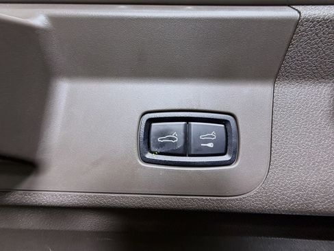 Used 2020 Porsche Panamera 4 image 40