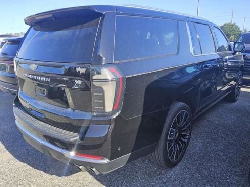 Used 2025 Chevrolet Suburban High Country AWD/4WD image 7