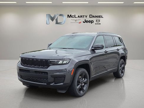 New 2025 Jeep Grand Cherokee L Laredo image 2