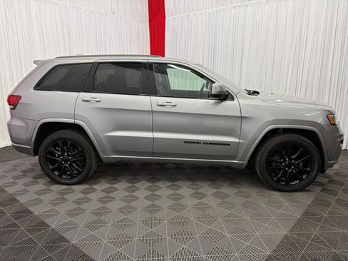 Used 2019 Jeep Grand Cherokee Altitude AWD/4WD image 9