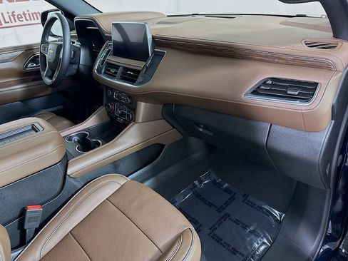 Used 2024 Chevrolet Suburban High Country w/ Advanced Technology Package image 33