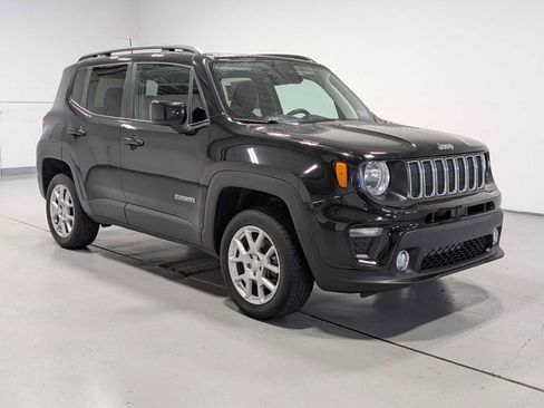 Used 2019 Jeep Renegade Latitude w/ Cold Weather Group AWD/4WD image 6
