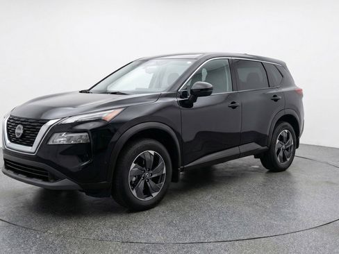 Used 2025 Nissan Rogue SV image 3