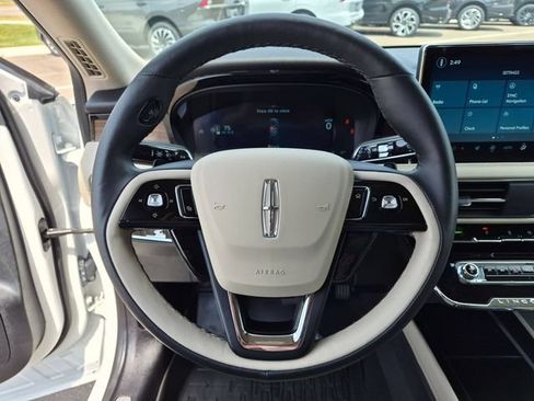 Certified 2026 Lincoln Corsair Reserve w/ Rear Removable Package Tray AWD/4WD image 19