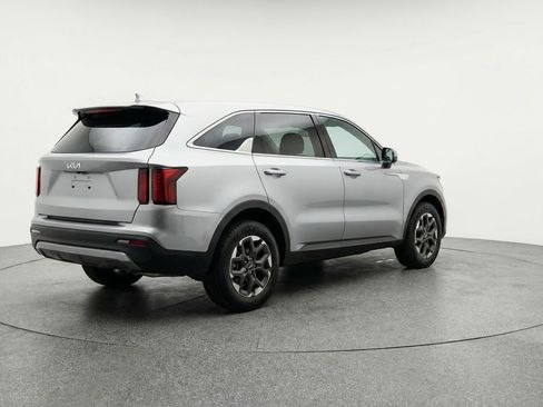 Used 2024 Kia Sorento S AWD/4WD image 9
