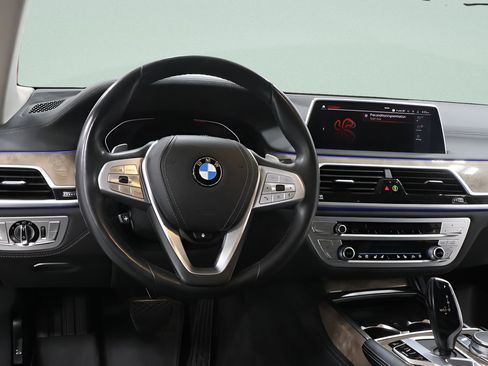 Used 2020 BMW 740i xDrive w/ Premium Package AWD/4WD image 9