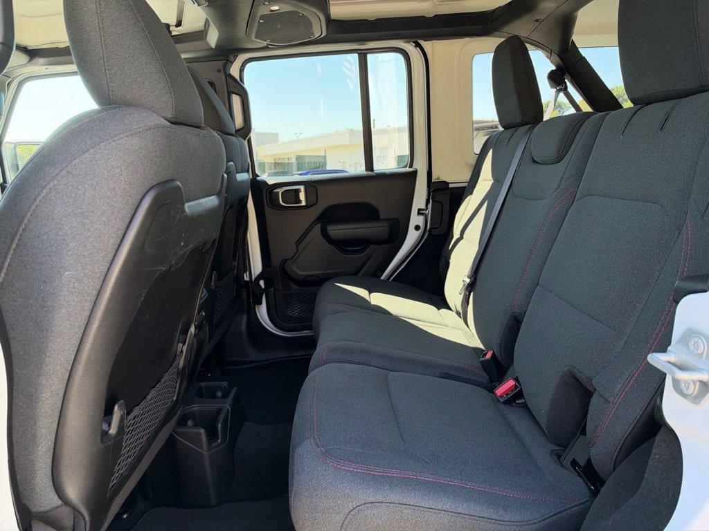 Used 2025 Jeep Wrangler Unlimited Rubicon AWD/4WD image 6