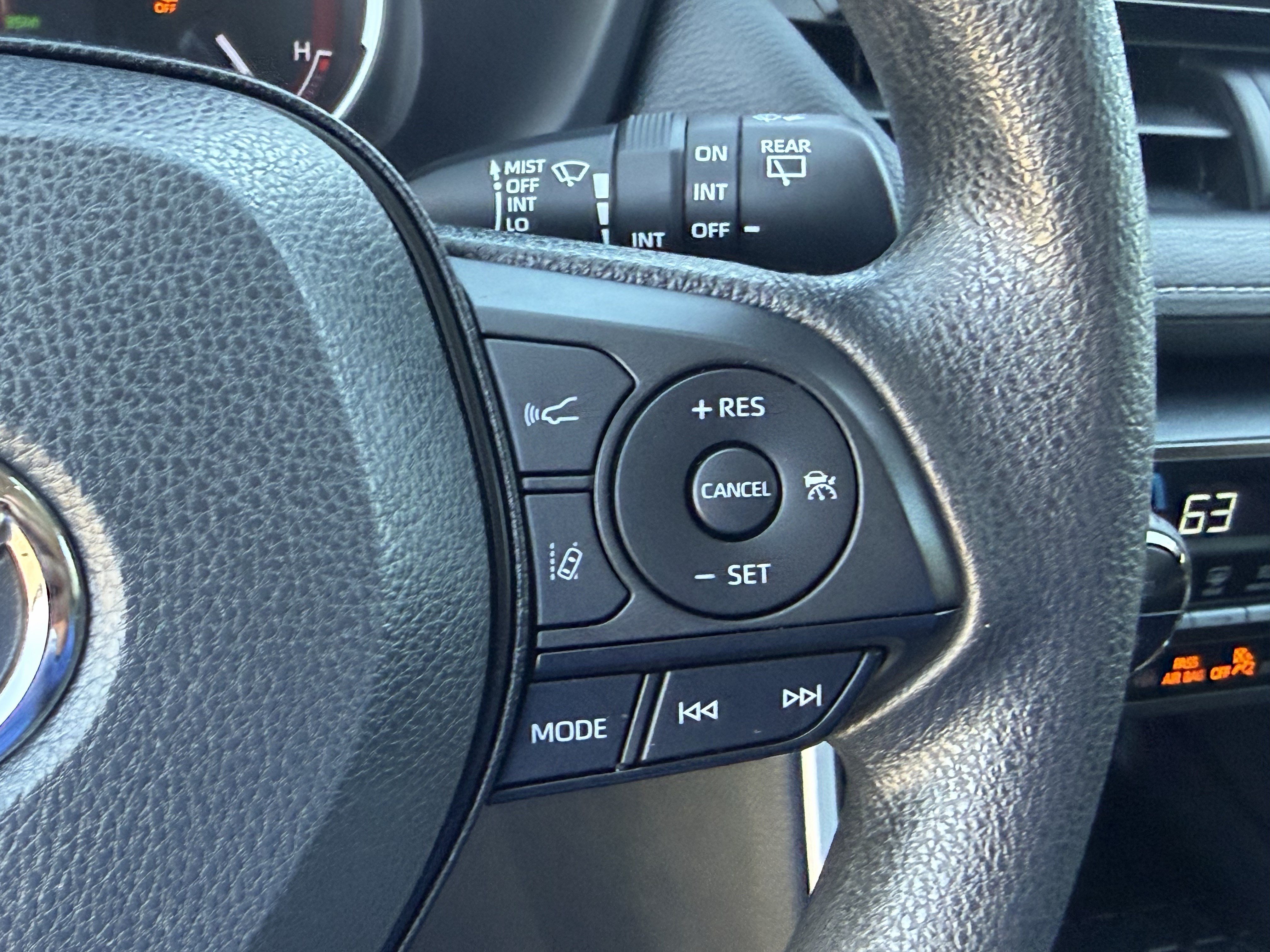 Used 2023 Toyota RAV4 XLE FWD image 28