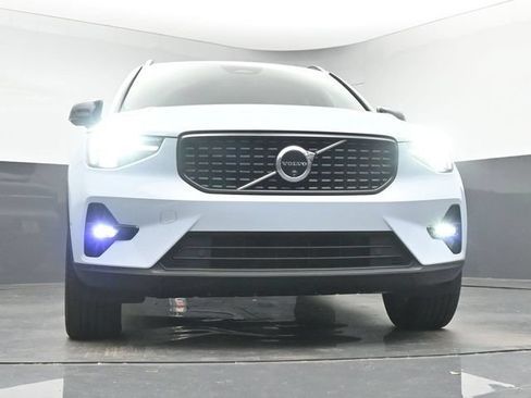 Used 2024 Volvo XC40 B5 Plus w/ Climate Package AWD/4WD image 11