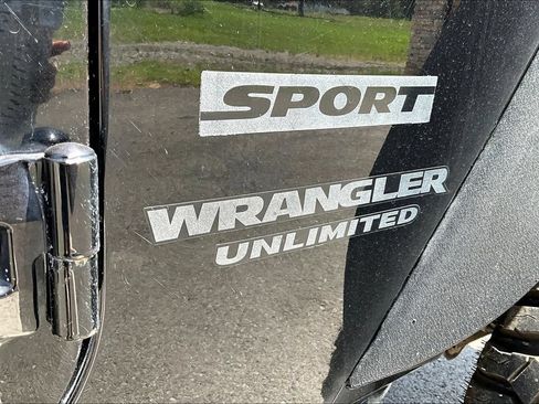 Used 2017 Jeep Wrangler Unlimited Sport w/ Quick Order Package 24S AWD/4WD image 32
