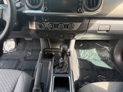 Used 2022 Toyota Tacoma SR5 w/ SR5 Appearance Package (SM) AWD/4WD image 11