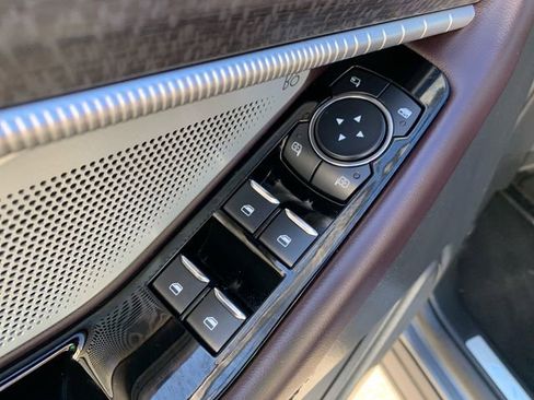 Certified 2025 Ford Explorer Platinum image 18