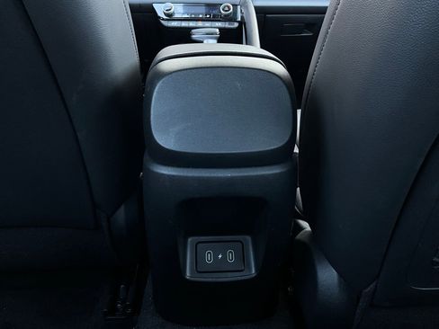 Used 2025 Hyundai Elantra Limited image 13