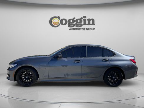 Used 2021 BMW 330e w/ Convenience Package image 3