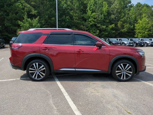 Used 2023 Nissan Pathfinder Platinum w/ Cargo Package AWD/4WD image 3