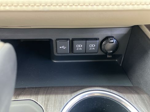 Used 2020 Toyota Highlander Limited AWD/4WD image 29