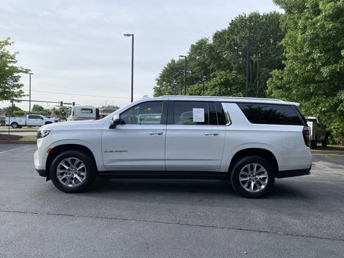 Used 2023 Chevrolet Suburban Premier AWD/4WD image 6