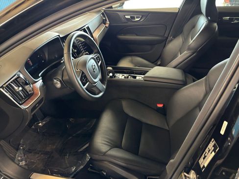 Used 2025 Volvo V60 B5 Cross Country Plus image 27