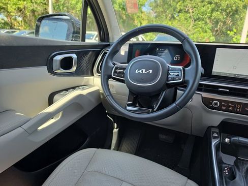 Certified 2025 Kia Sorento S w/ Panoramic Sunroof Package FWD image 8