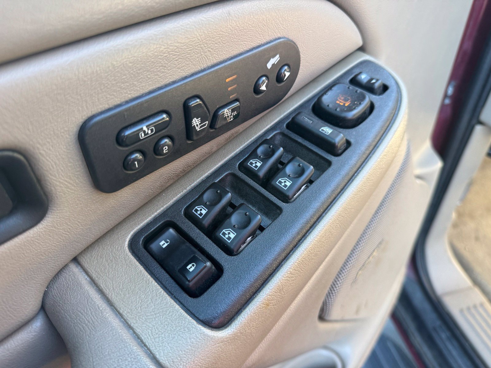 Used 2004 Chevrolet Suburban LT w/ Preferred Equipment Group AWD/4WD image 12