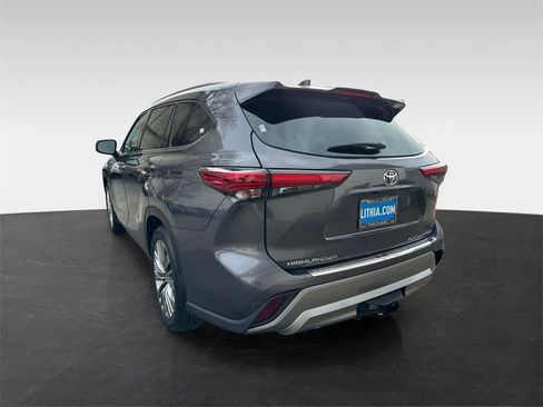 Used 2021 Toyota Highlander Platinum image 4